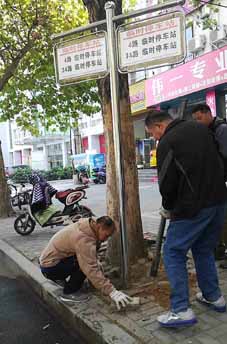 現(xiàn)場辦公，把整改成效落實(shí)到群眾心坎上