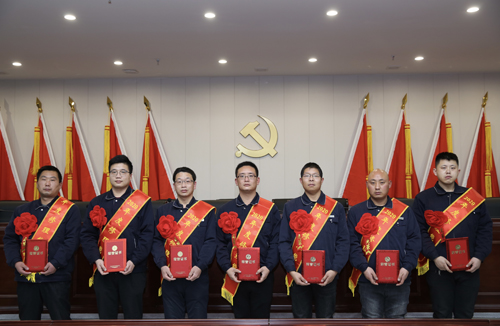 0206 修理能手從左至右依次為 邵冠峰、王寶玉、潘春樂、李龍、許特斯、韓利杰、寇增亮.jpg
